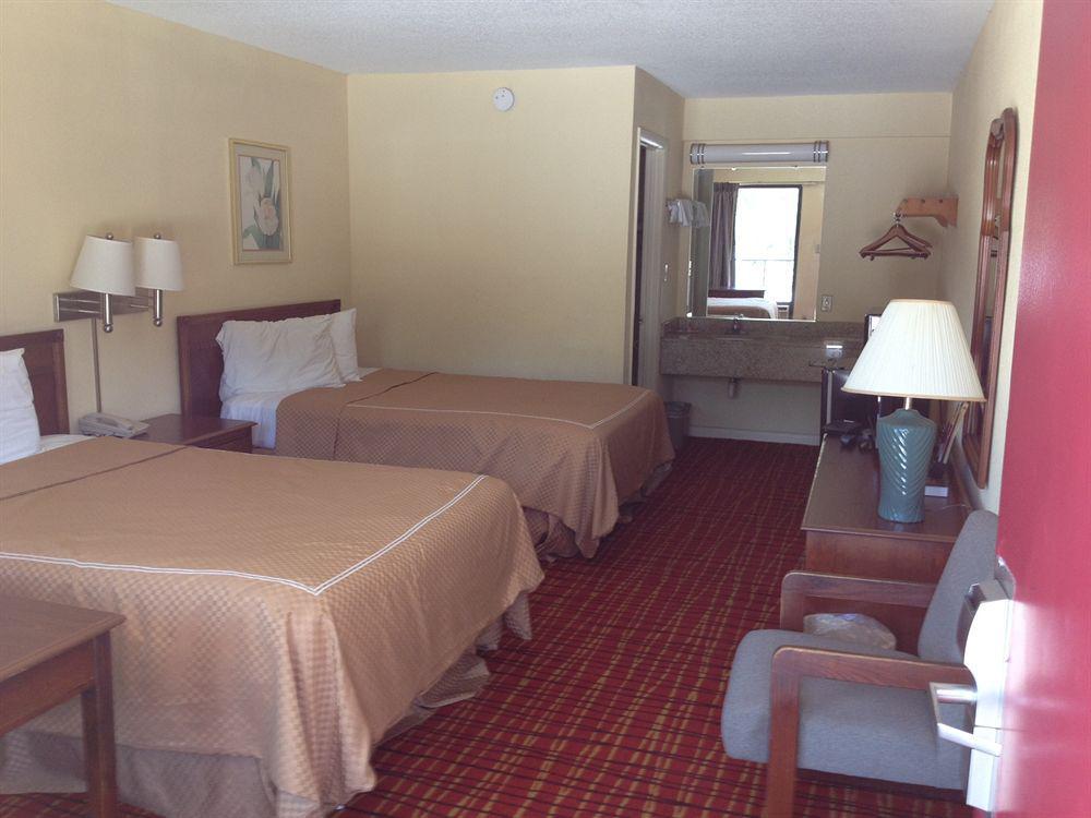 Quality Inn Томсон Экстерьер фото