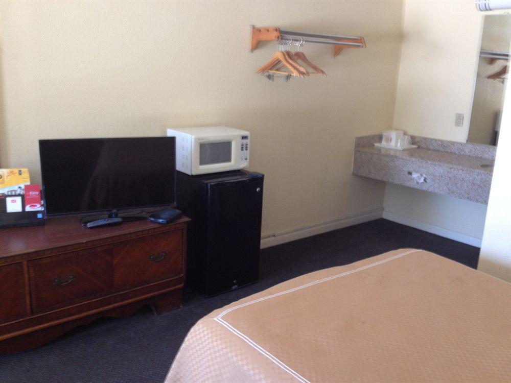 Quality Inn Томсон Экстерьер фото