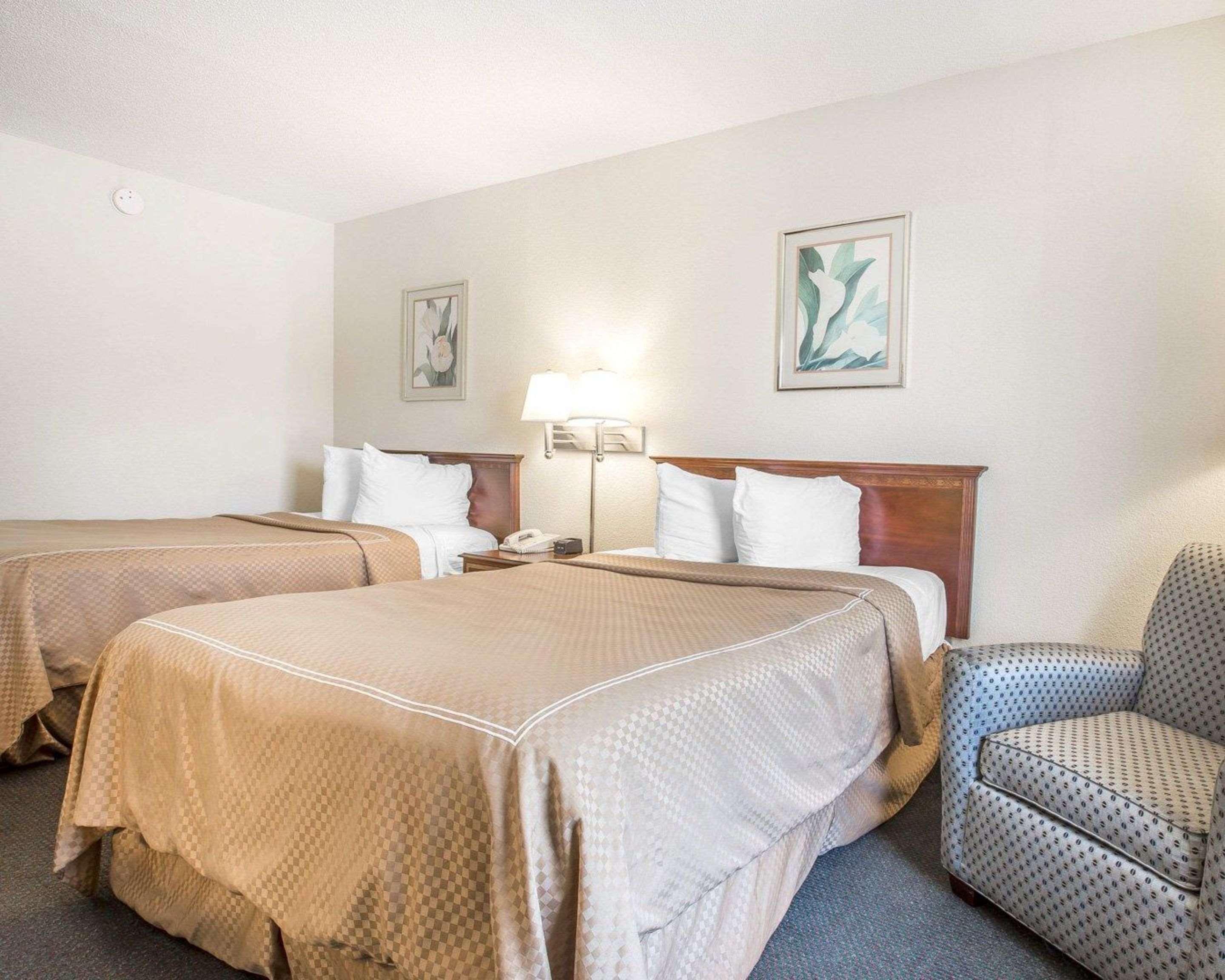 Quality Inn Томсон Экстерьер фото