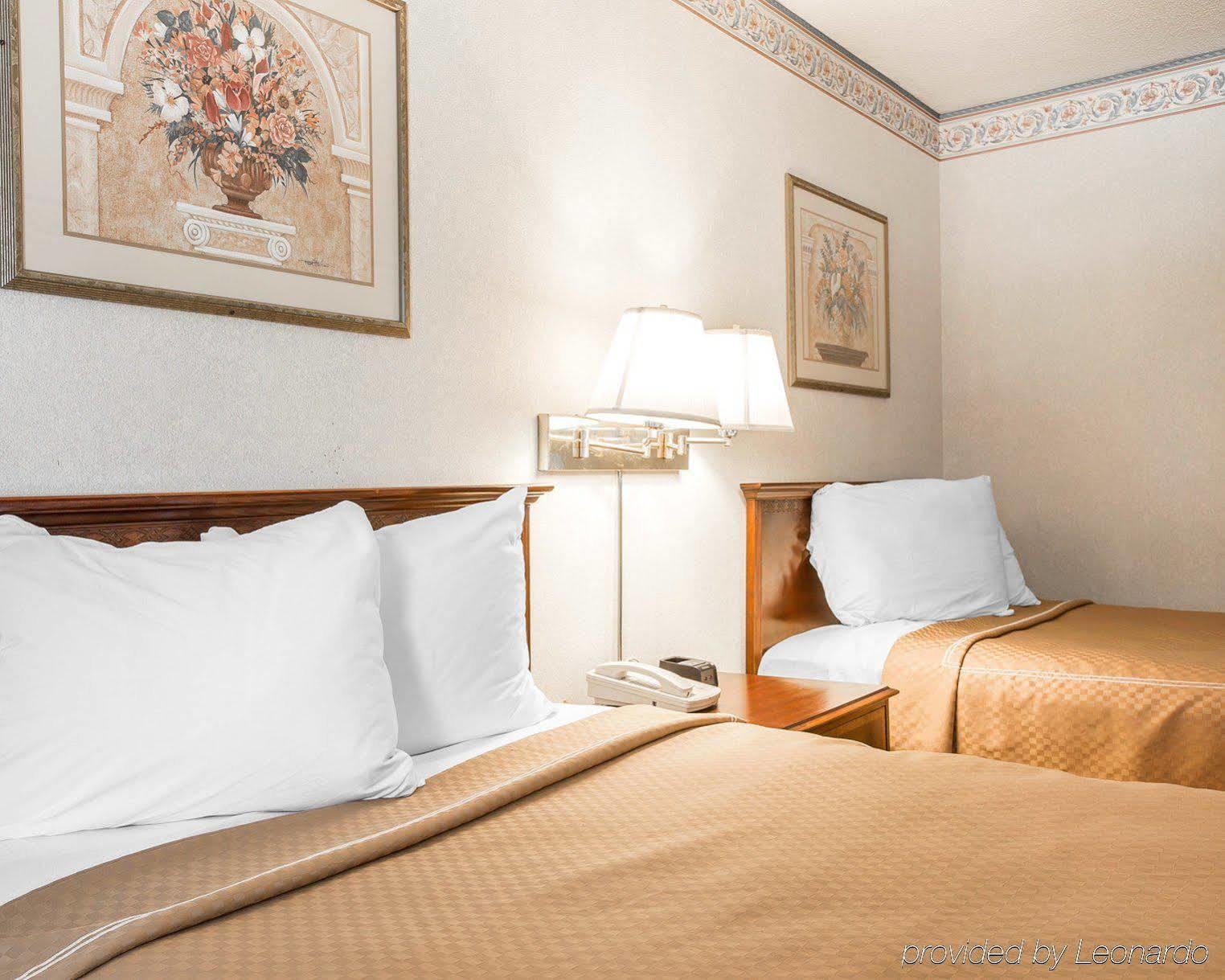 Quality Inn Томсон Экстерьер фото