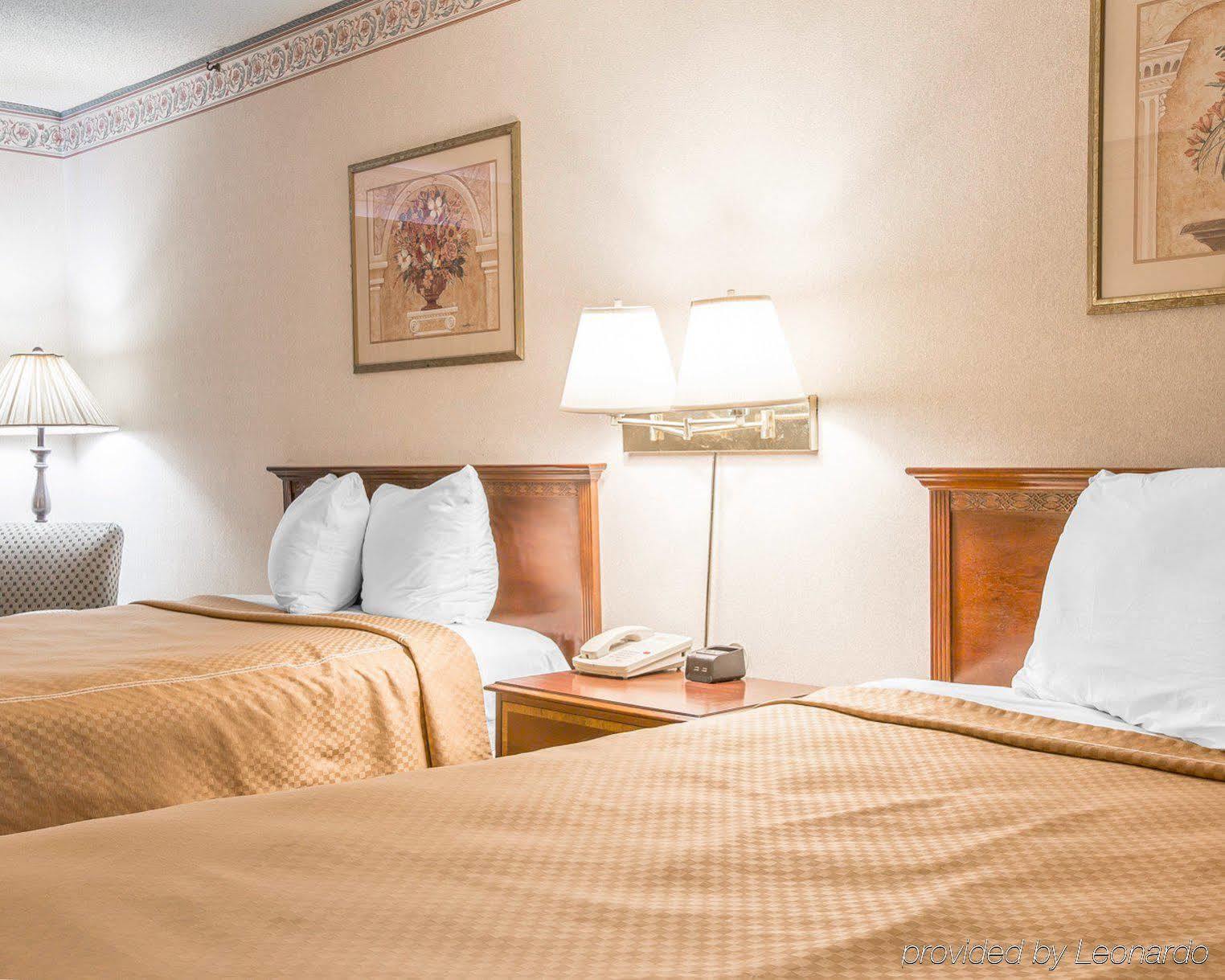 Quality Inn Томсон Экстерьер фото