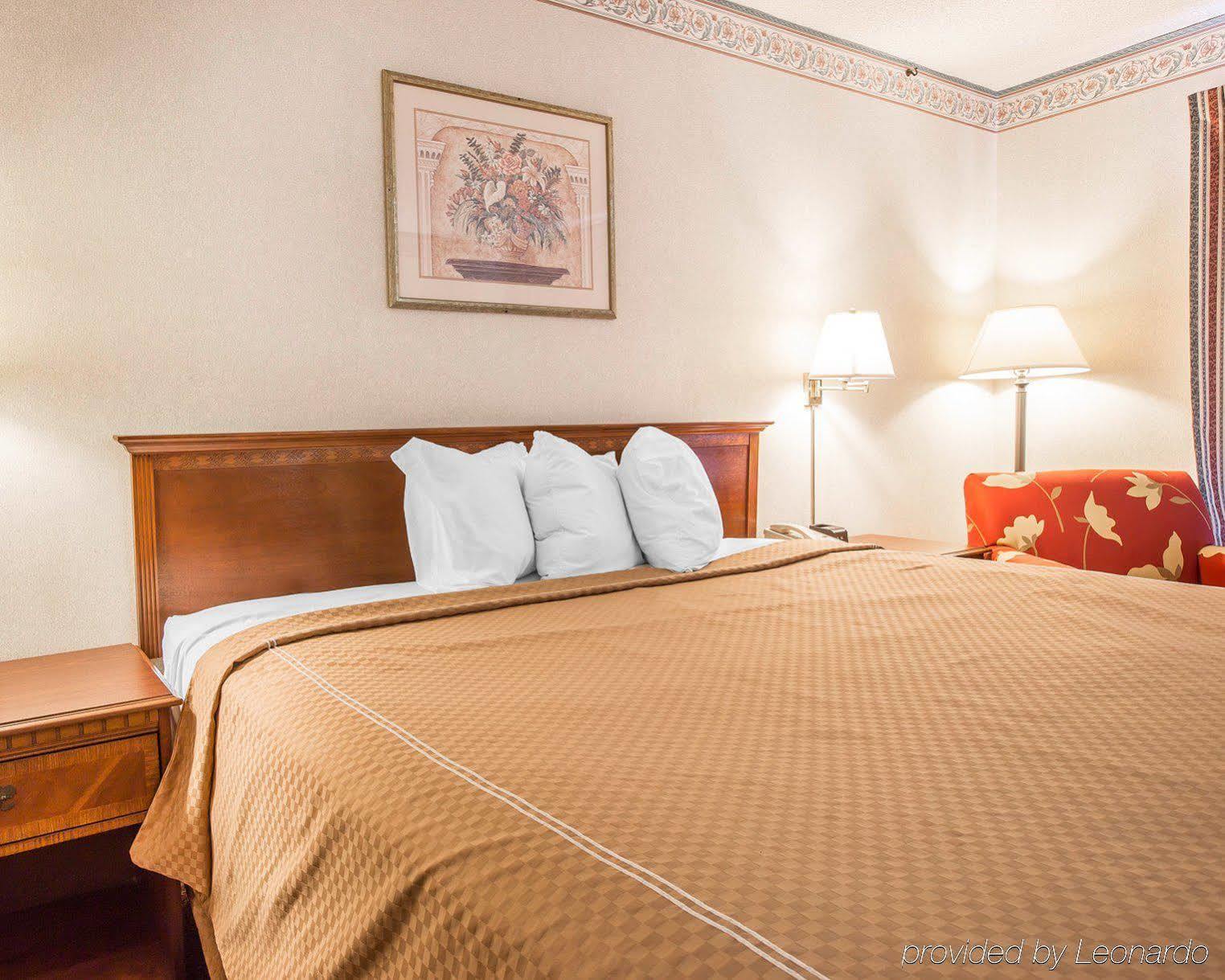 Quality Inn Томсон Экстерьер фото