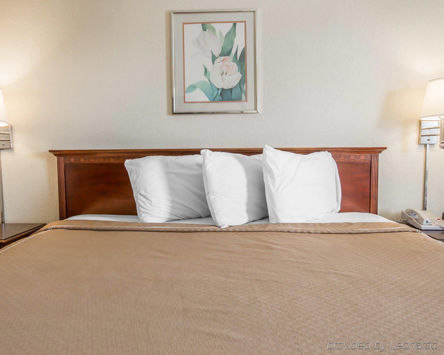 Quality Inn Томсон Экстерьер фото