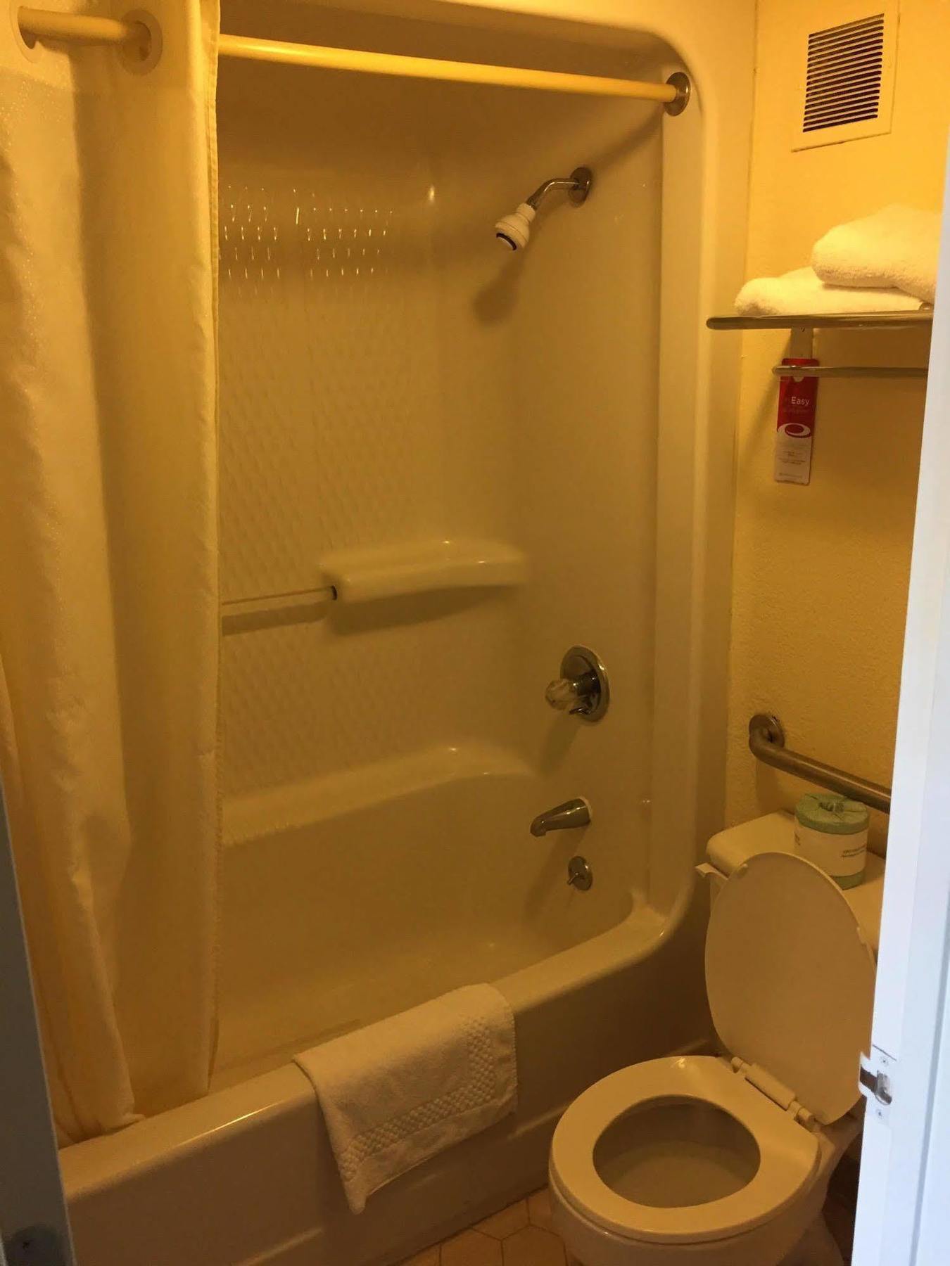 Quality Inn Томсон Экстерьер фото